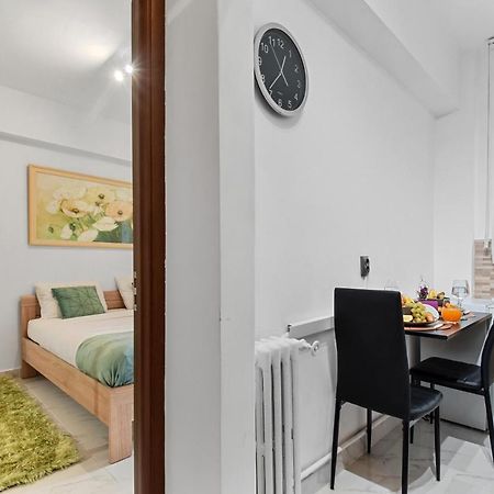 Central Studio Emerald Apartman Bukarest Kültér fotó