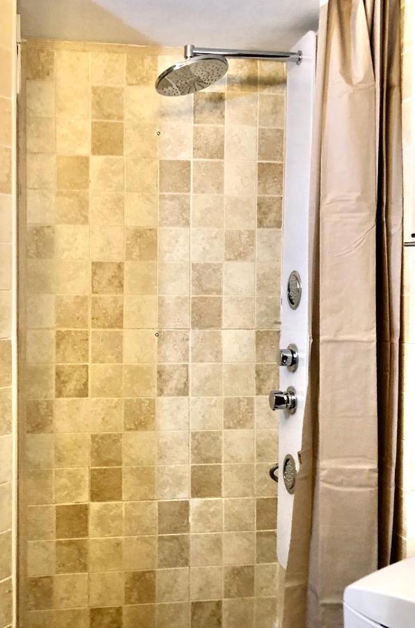 Central Studio Emerald Apartman Bukarest Kültér fotó