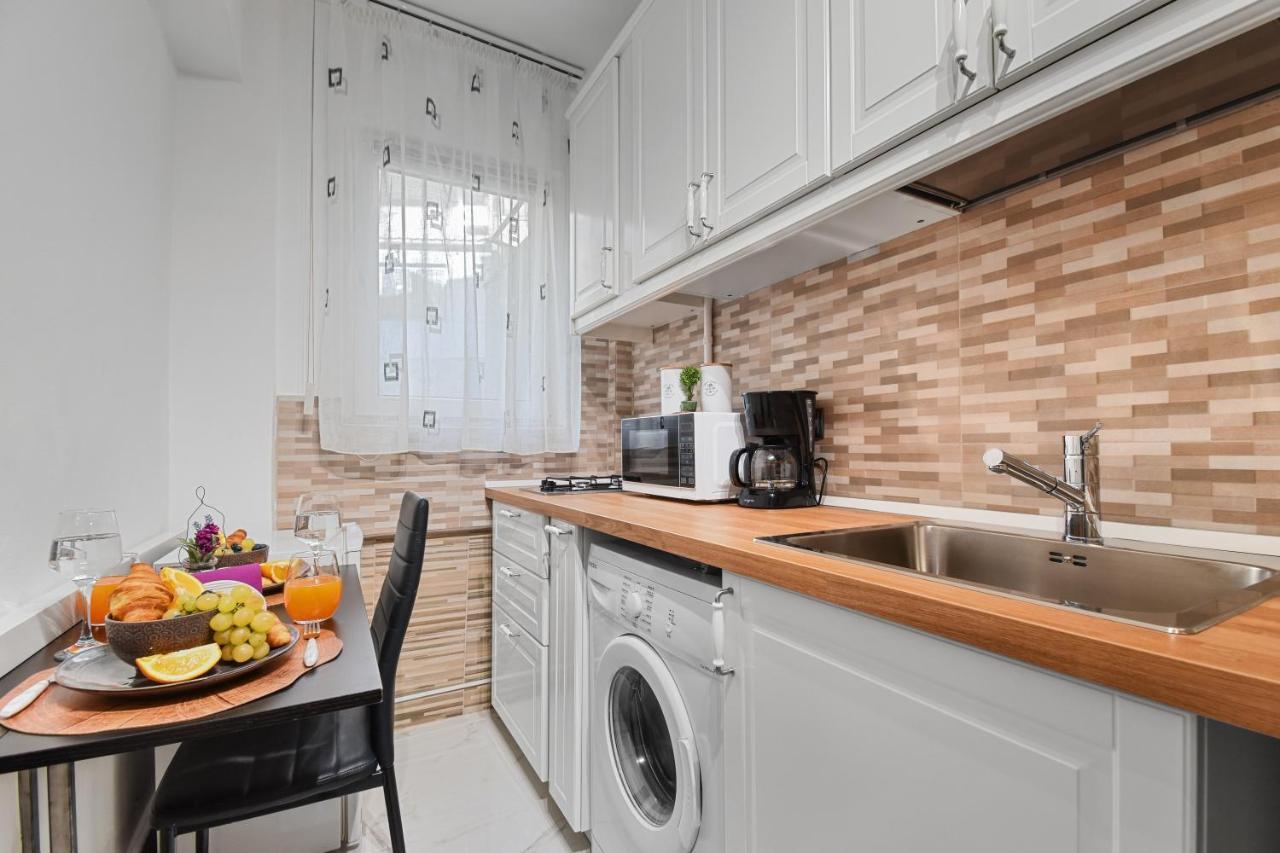 Central Studio Emerald Apartman Bukarest Kültér fotó